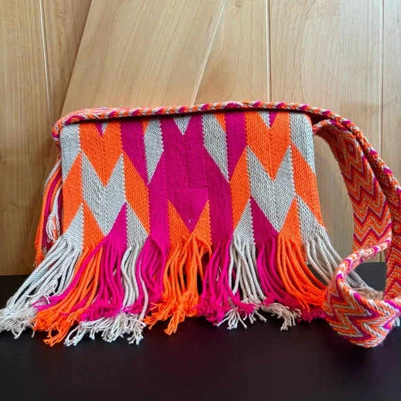 ⚡️Mega Sale⚡️Vibrant handwoven clutch with fringes and strap - Picture 5 of 12